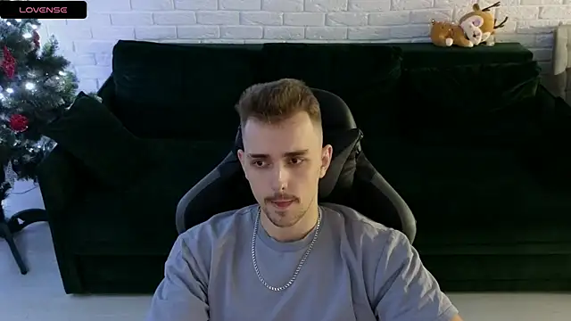 Larstar01 online show from December 31, 3:45 am