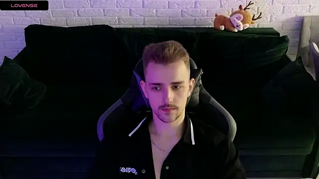 Larstar01 online show from January 8, 4:23 am