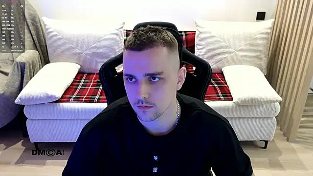 Snapshot of Larstar01 chatting on February 28, 10:44 pm Larstar01 online show from February 28, 10:44 pm