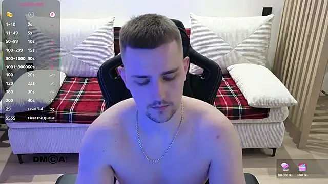 Snapshot of Larstar01 chatting on March 6, 10:06 pm Larstar01 online show from March 6, 10:06 pm