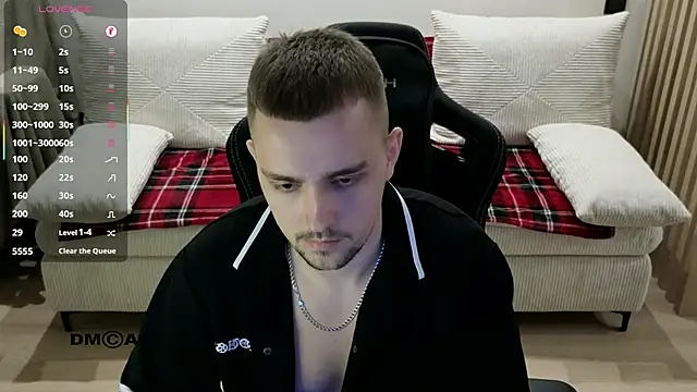 Snapshot of Larstar01 chatting on March 11, 8:26 pm Larstar01 online show from March 11, 8:26 pm