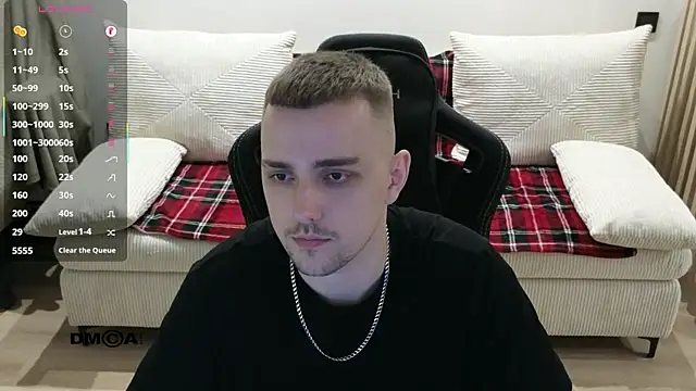 Snapshot of Larstar01 chatting on March 13, 8:37 pm Larstar01 online show from March 13, 8:37 pm