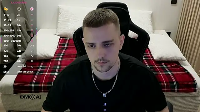 Snapshot of Larstar01 chatting on March 21, 9:29 pm Larstar01 online show from March 21, 9:29 pm