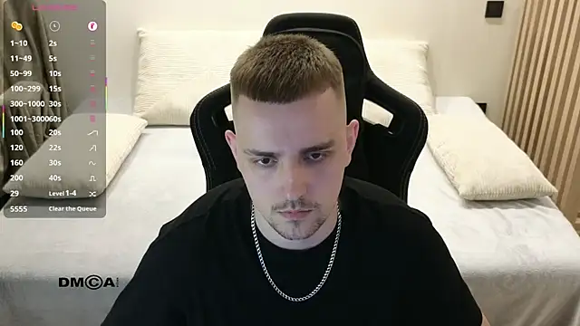 Snapshot of Larstar01 chatting on March 30, 9:16 pm Larstar01 online show from March 30, 9:16 pm