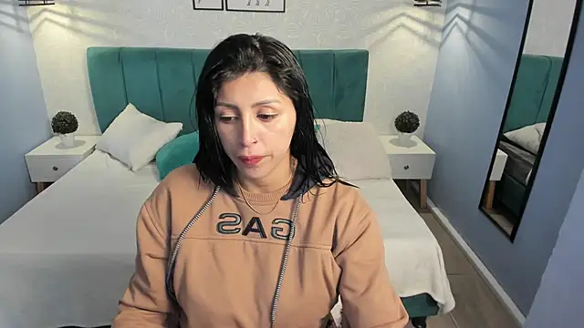 tiffani  love online show from February 22, 1:35 pm