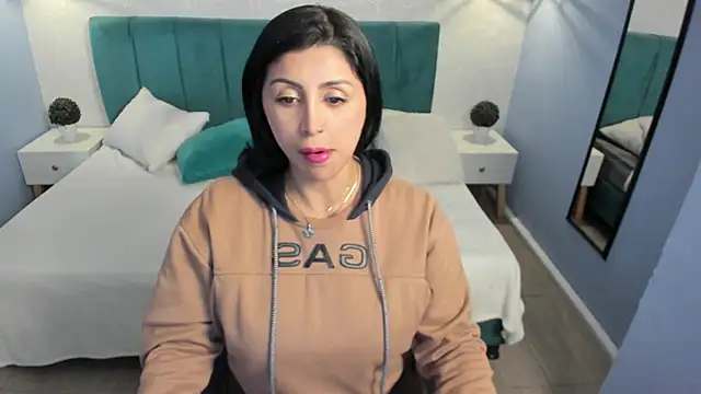 tiffani  love online show from February 24, 12:16 pm