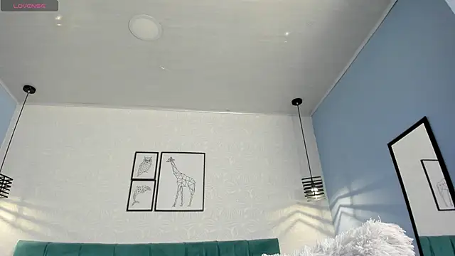 tiffani  love online show from February 24, 6:26 pm