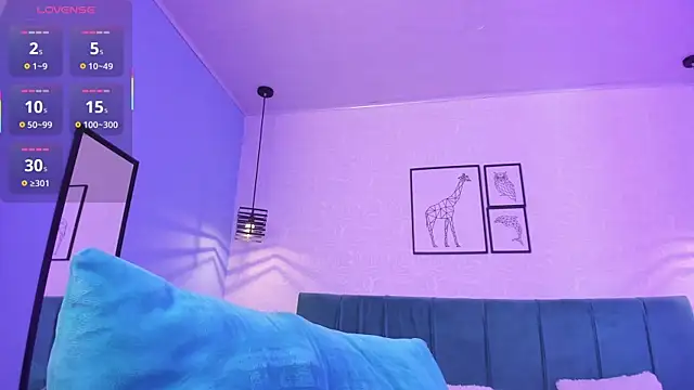 tiffani  love online show from March 6, 3:45 pm