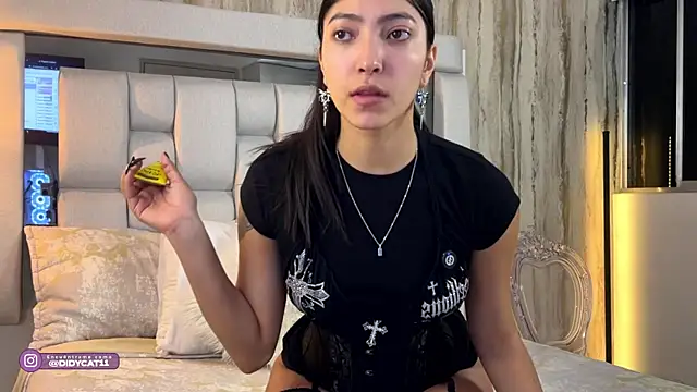 MarianaBranzz online show from July 16, 2:17 am