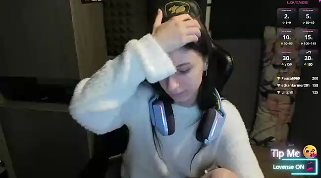 Snapshot of _Nika_Kik chatting on January 25, 1:43 am Nika Kik online show from January 25, 1:43 am