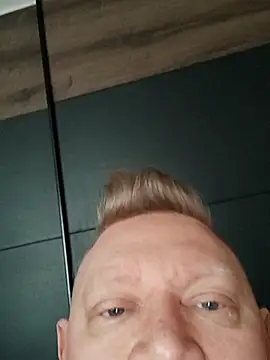 Snapshot of Pol1074 chatting on April 16, 5:08 am Pol1074 online show from April 16, 5:08 am