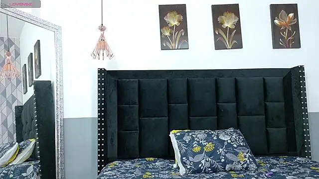 kinkyhousewifee online show from January 9, 2:47 am