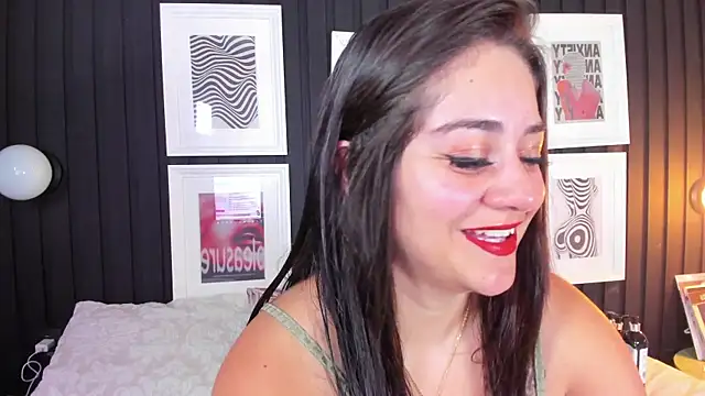 Snapshot of nahomi_sweett chatting on February 13, 10:44 am nahomi sweett online show from February 13, 10:44 am