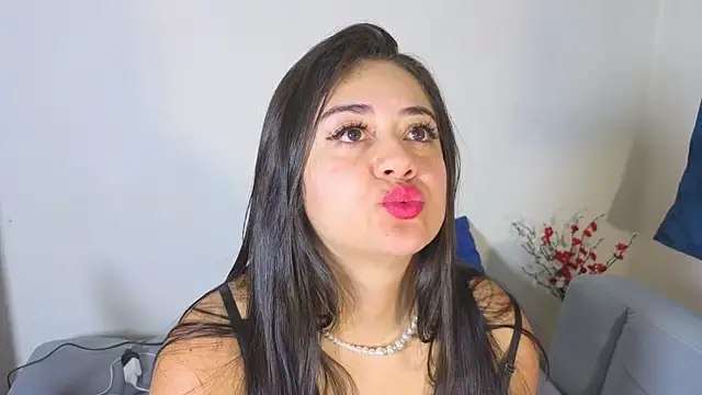 Snapshot of nahomi_sweett chatting on April 1, 2:03 pm nahomi sweett online show from April 1, 2:03 pm