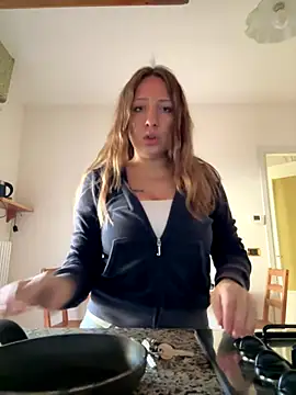 Snapshot of Sashabunny chatting on December 14, 1:27 pm Sashabunny online show from December 14, 1:27 pm