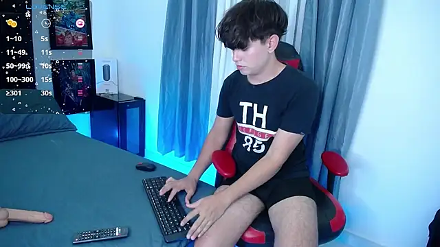 Snapshot of andyboy- chatting on December 5, 10:23 pm andyboy- online show from December 5, 10:23 pm