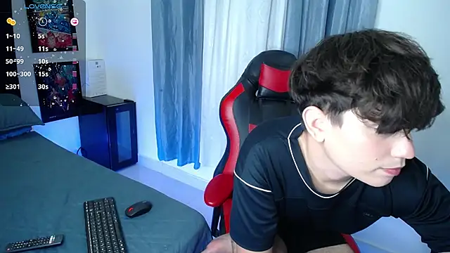 Snapshot of andyboy- chatting on December 10, 11:08 pm andyboy- online show from December 10, 11:08 pm