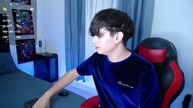 Snapshot of andyboy- chatting on December 17, 3:06 am andyboy- online show from December 17, 3:06 am