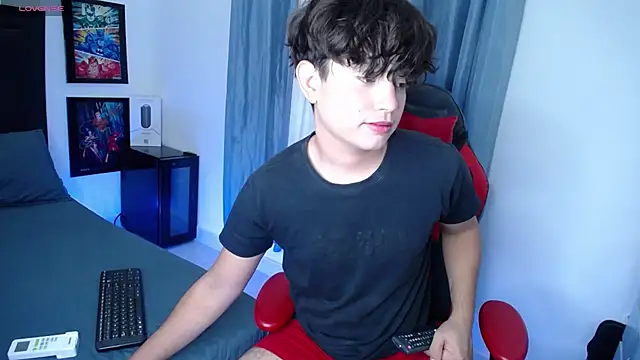 Snapshot of andyboy- chatting on December 17, 11:38 pm andyboy- online show from December 17, 11:38 pm