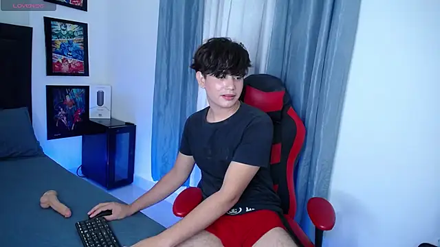 Snapshot of andyboy- chatting on December 18, 2:42 am andyboy- online show from December 18, 2:42 am