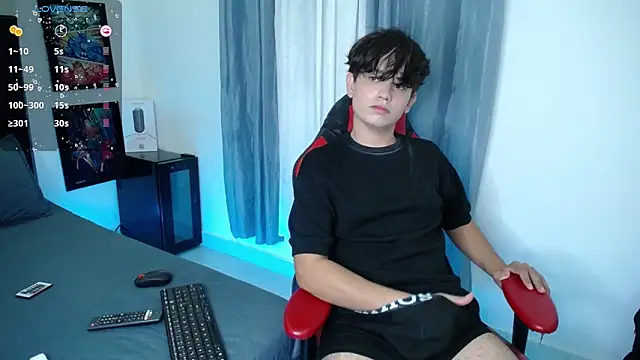 Snapshot of andyboy- chatting on December 27, 2:25 am andyboy- online show from December 27, 2:25 am