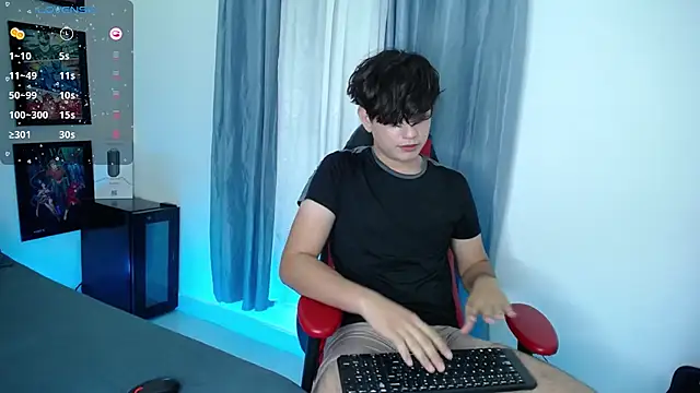 Snapshot of andyboy- chatting on December 29, 2:27 am andyboy- online show from December 29, 2:27 am