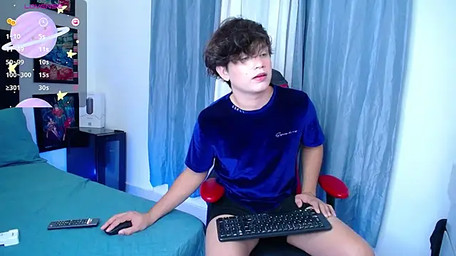 Snapshot of andyboy- chatting on February 16, 12:30 am andyboy- online show from February 16, 12:30 am