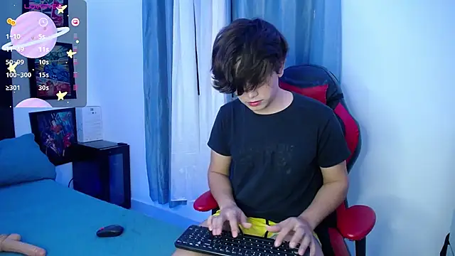 Snapshot of andyboy- chatting on February 27, 10:09 pm andyboy- online show from February 27, 10:09 pm