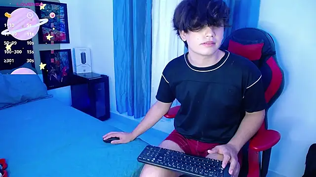 Snapshot of andyboy- chatting on March 8, 1:17 am andyboy- online show from March 8, 1:17 am