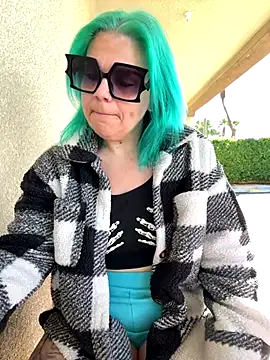 CherryBombBomb online show from October 15, 4:40 pm