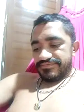 Snapshot of Henrique42 chatting on May 17, 11:12 pm Henrique42 online show from May 17, 11:12 pm