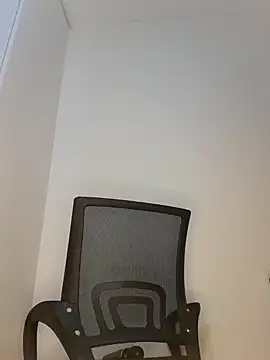 Snapshot of pnut_20 chatting on December 5, 3:15 am pnut 20 online show from December 5, 3:15 am