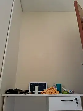 Snapshot of pnut_20 chatting on February 21, 6:51 am pnut 20 online show from February 21, 6:51 am