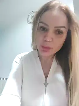 eva ragazzadolce online show from December 4, 1:20 pm
