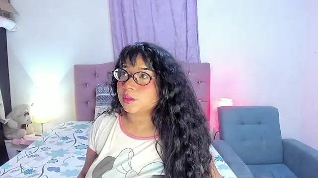 Latinabombsheell online show from June 30, 6:47 am