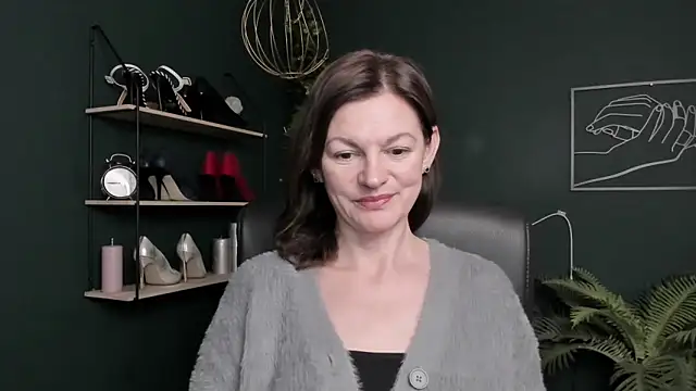 VivianWILD online show from October 28, 7:45 am