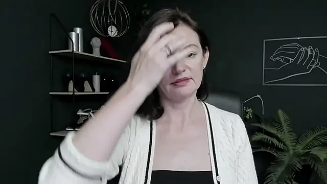 VivianWILD online show from July 9, 6:23 pm