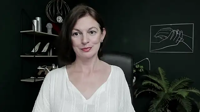 VivianWILD online show from July 28, 1:10 pm