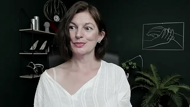 VivianWILD online show from July 28, 3:21 pm