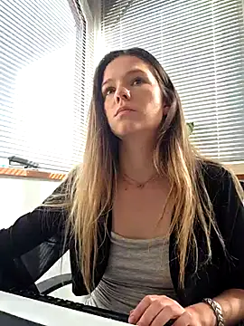 lucie mehott online show from April 10, 8:30 am