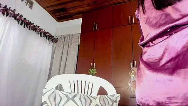 loreth J online show from December 21, 8:54 pm