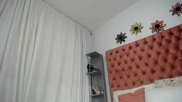 Snapshot of RACHELL__HOT chatting on February 6, 6:24 pm RACHELL HOT online show from February 6, 6:24 pm