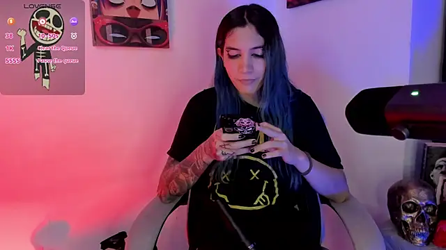 sofi pretty uwu- online show from April 28, 2:27 am