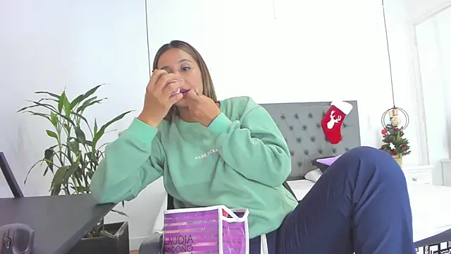 Alana Suares1 online show from December 26, 10:41 pm