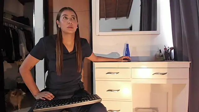 Alana Suares1 online show from July 14, 8:58 pm