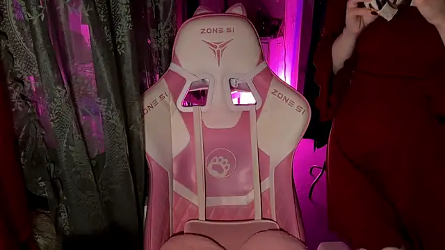 Snapshot of pearl_princess_ chatting on October 23, 11:46 pm pearl princess online show from October 23, 11:46 pm