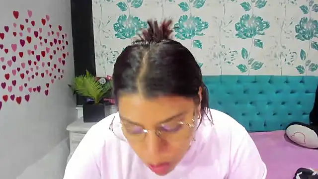 LindaBreeS online show from January 19, 1:44 pm