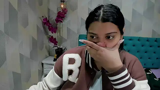 LindaBreeS online show from October 4, 1:53 pm