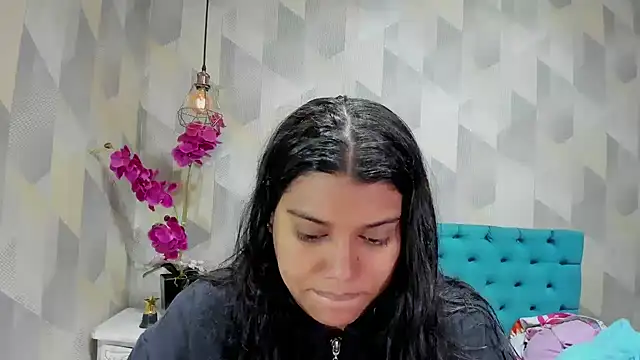 LindaBreeS online show from October 10, 1:43 pm