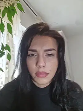 JolieLizz online show from October 31, 10:05 am